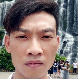 夜雨下的浪漫的照片
