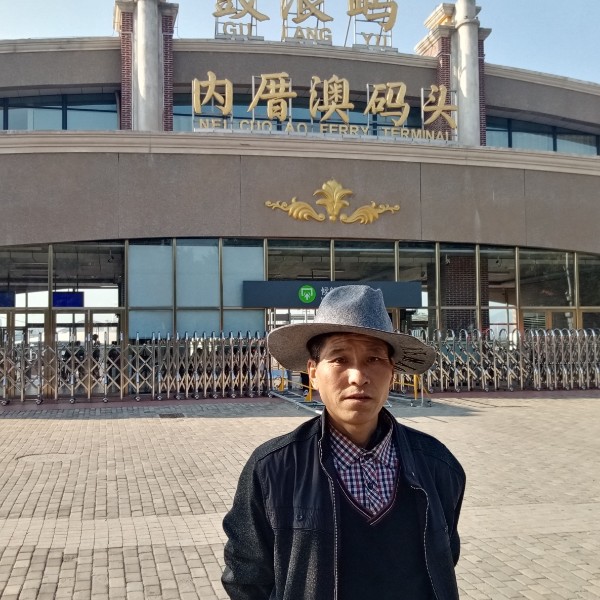 欣喜漫步洛尘的照片