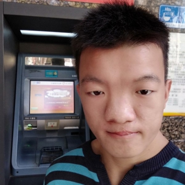 朋友跳跃的照片