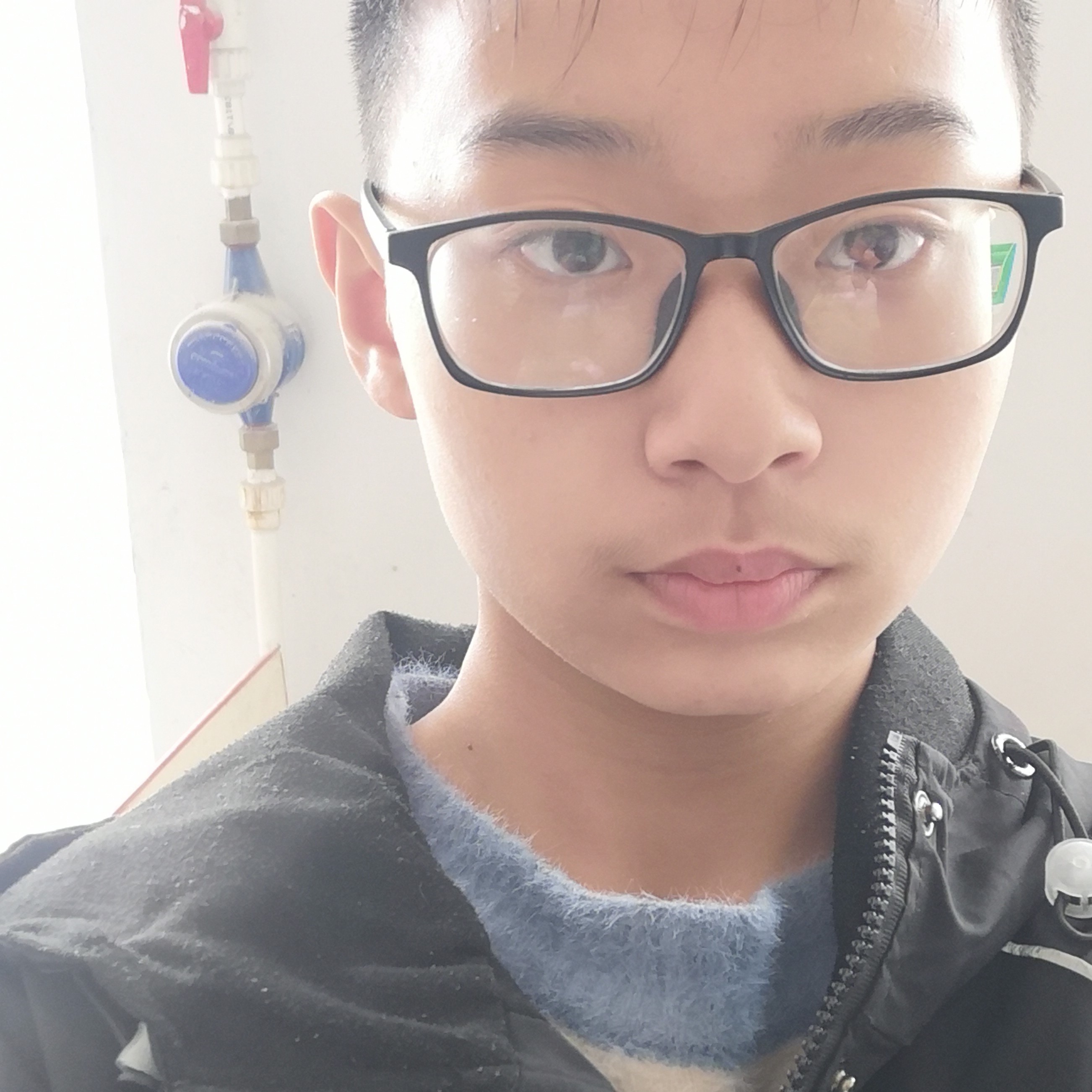 幼稚的坚强的照片