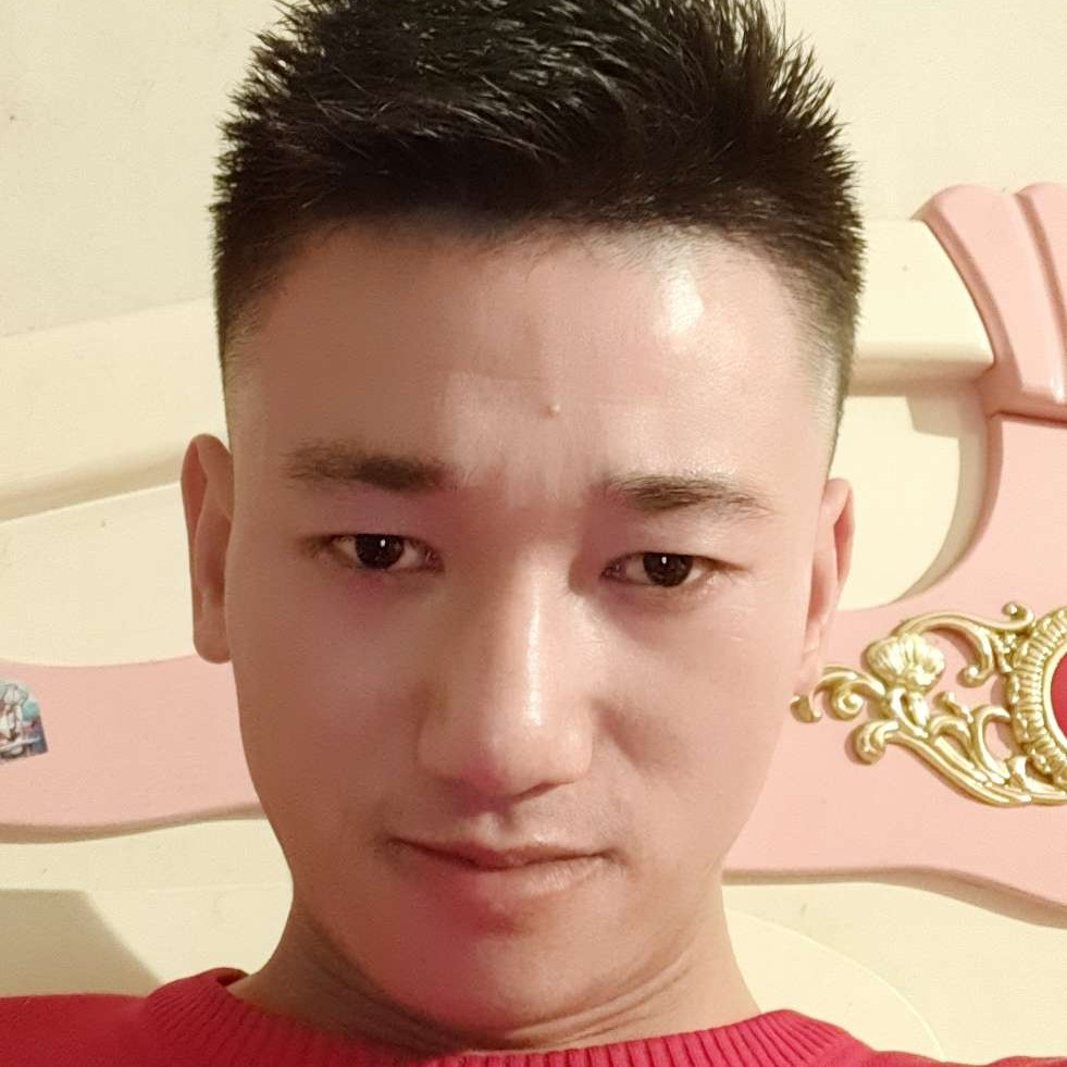 小刺猬踢翩飞的照片