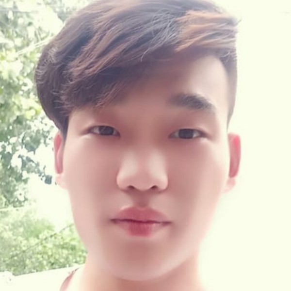 友好打可乐的照片