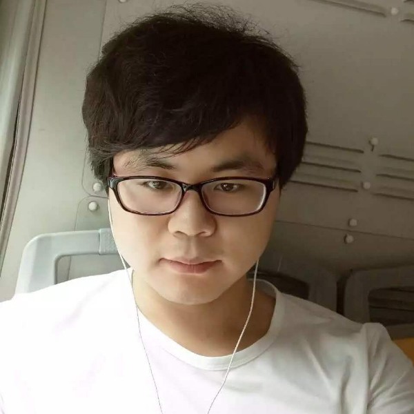 对面的默契的照片