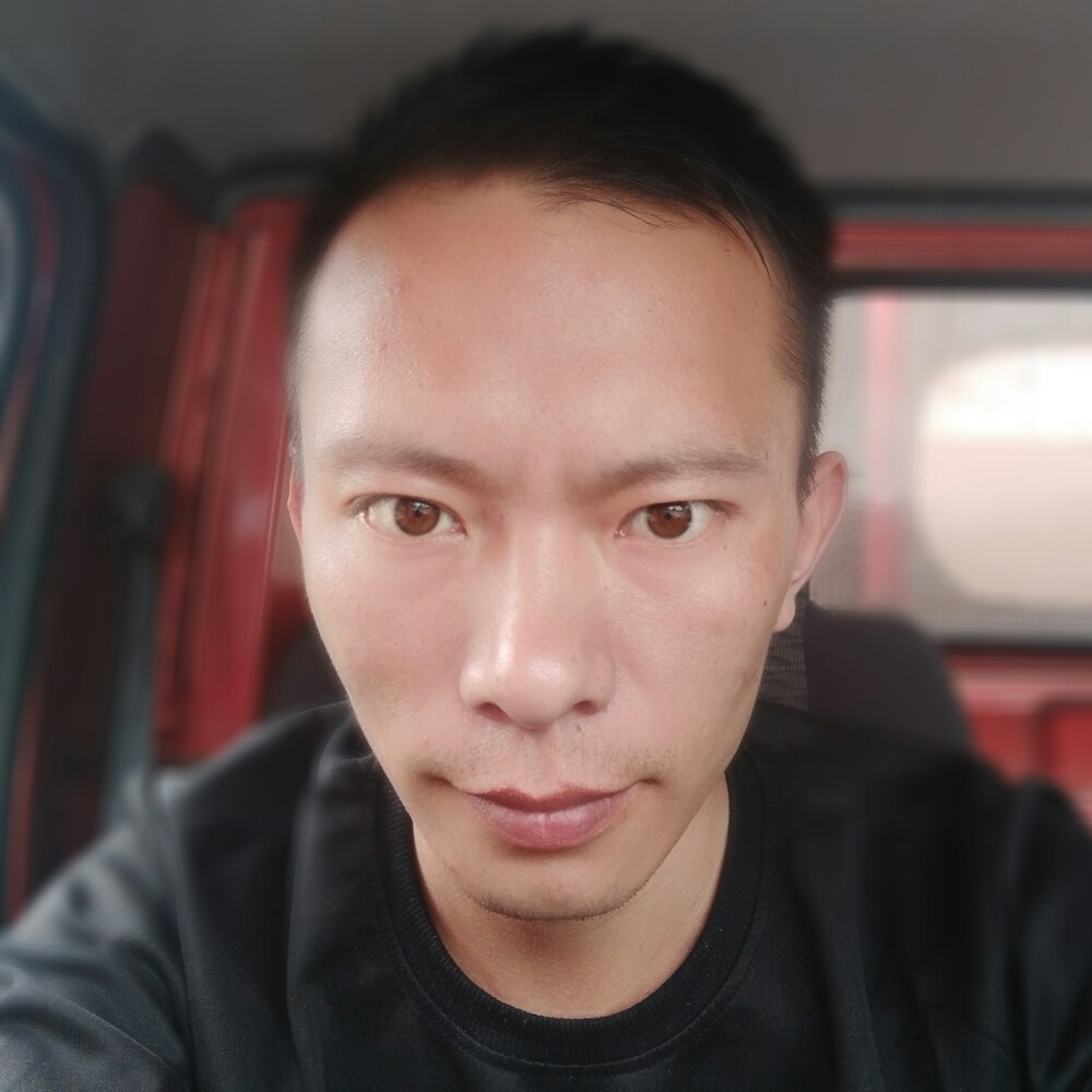 不再是幼稚少年的照片