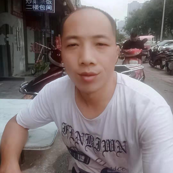 落拓蹁跹青栀的照片