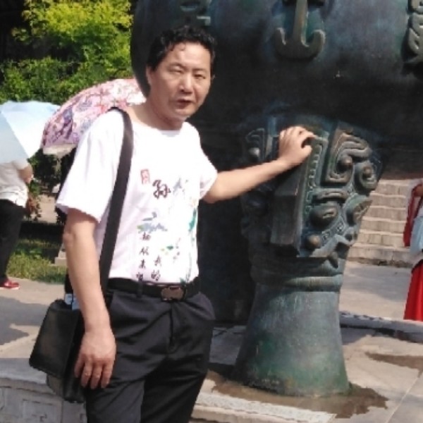 独特爱恋小伙的照片
