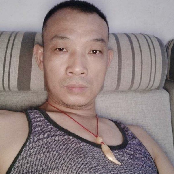 黛儿等待留胡子的照片