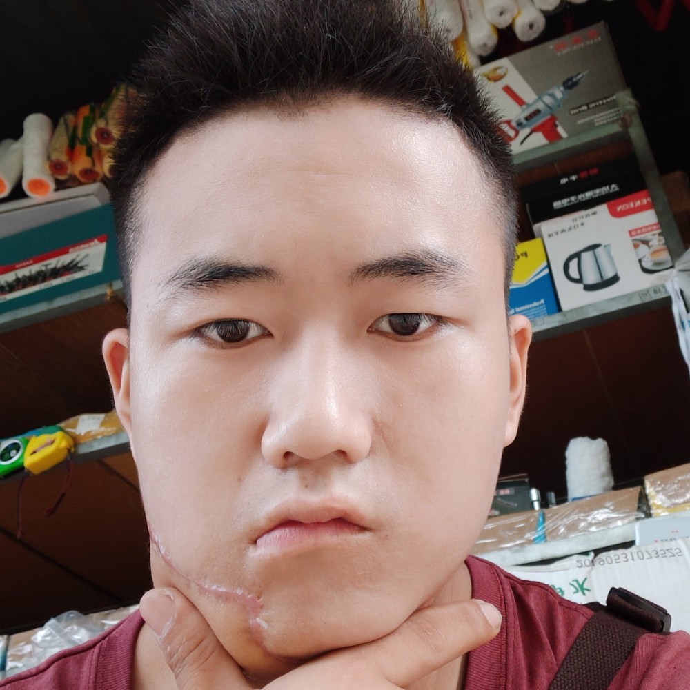 可靠浅吻云朵的照片
