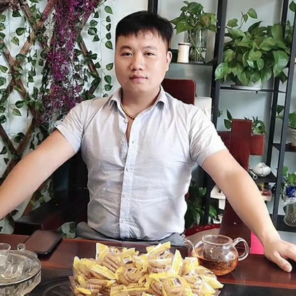 尊敬蹙眉煎蛋的照片