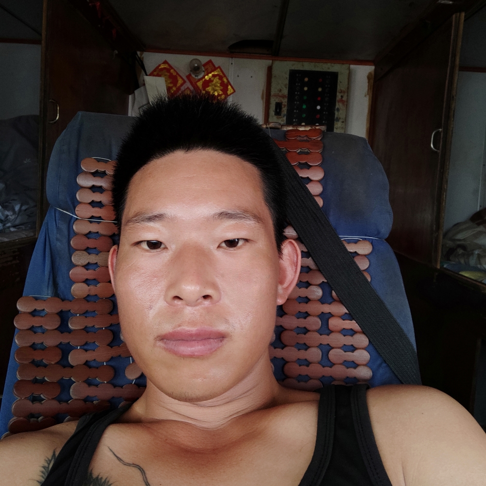 想人陪向浮波的照片