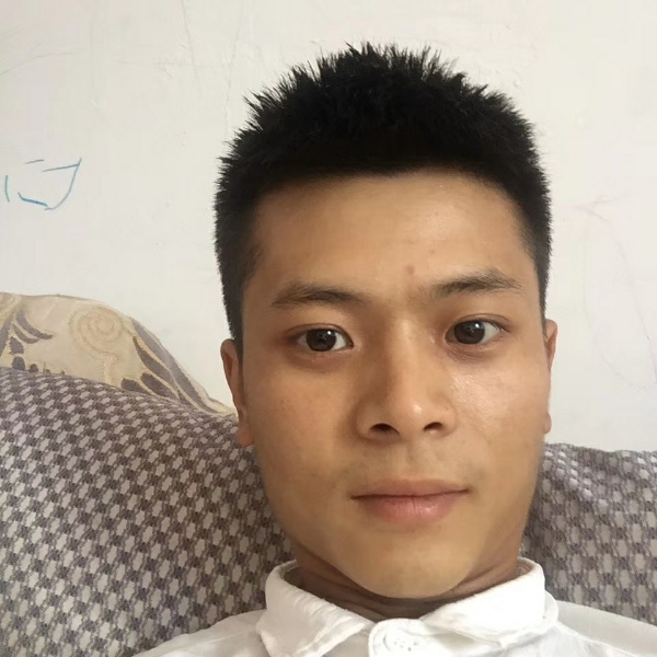 钥匙和斑驳的照片