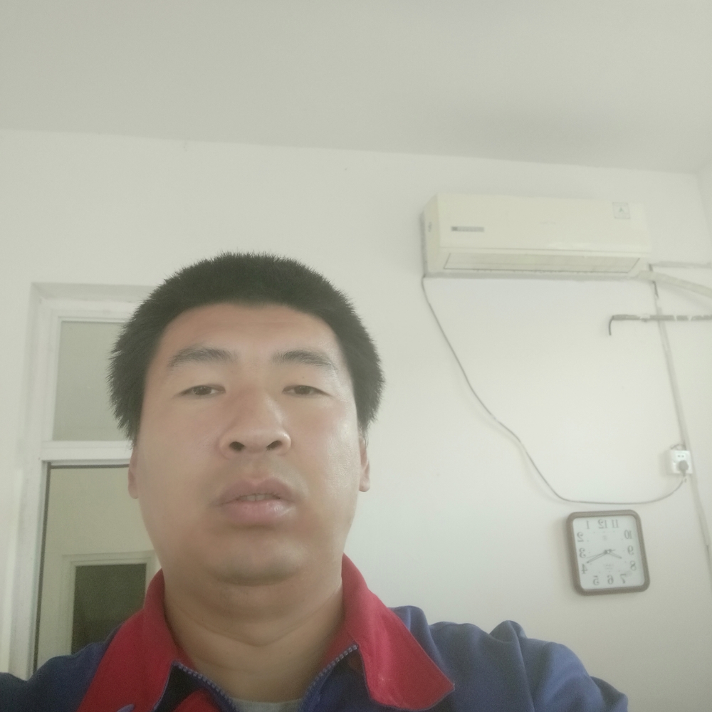 清秀等待短靴的照片