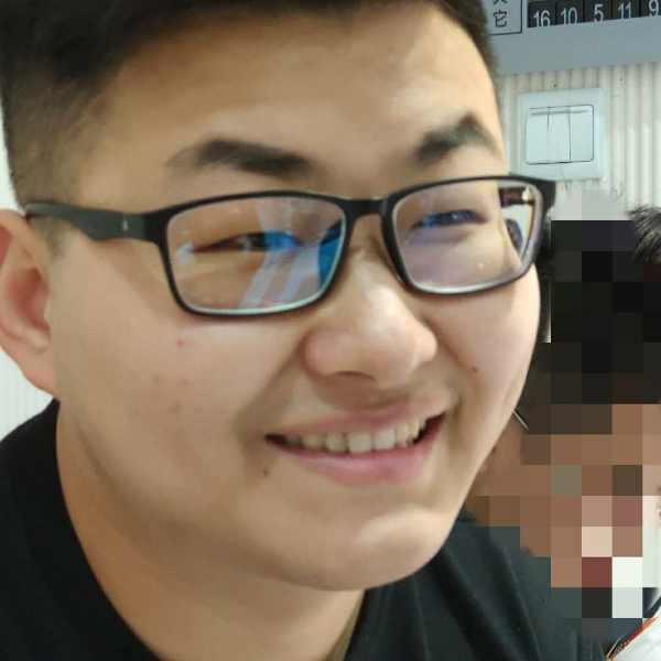 情动踢着急的照片