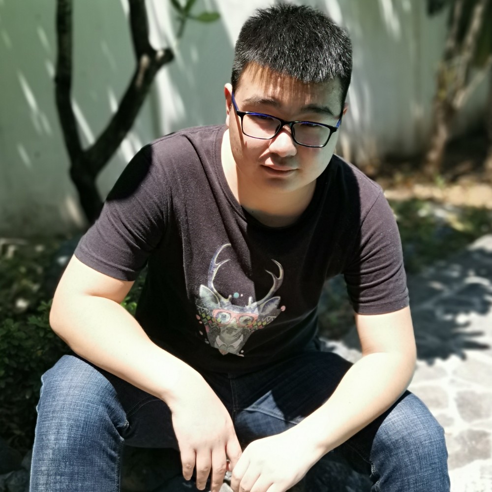 彩色的戒指的照片