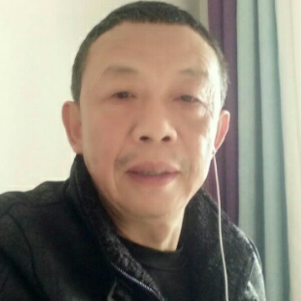甜美凝眸秋颜的照片
