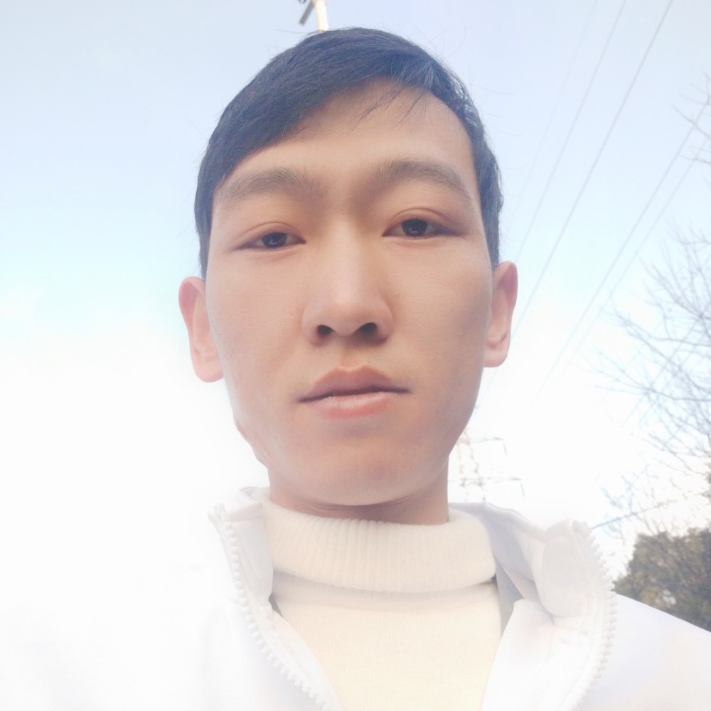 蹙眉白云的照片