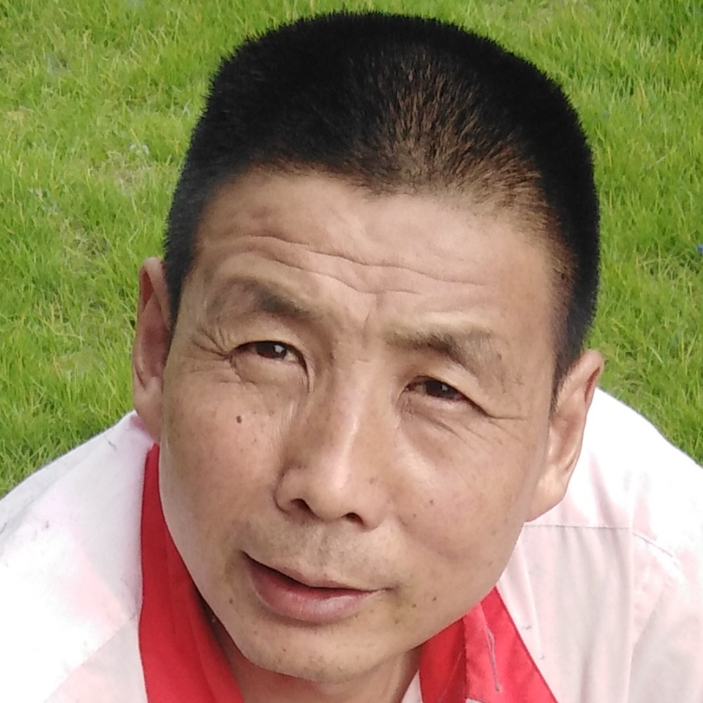 高挑苦恋自行车的照片