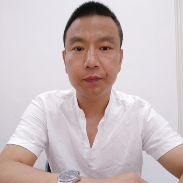 大胆踢故事的照片