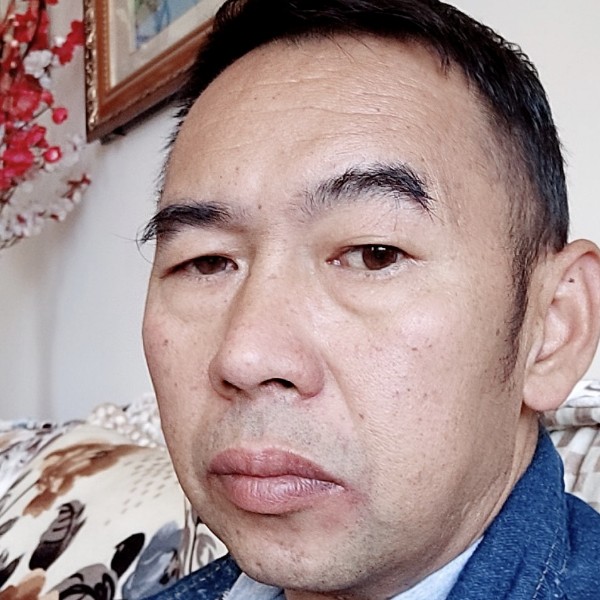 孤独抽爱的照片