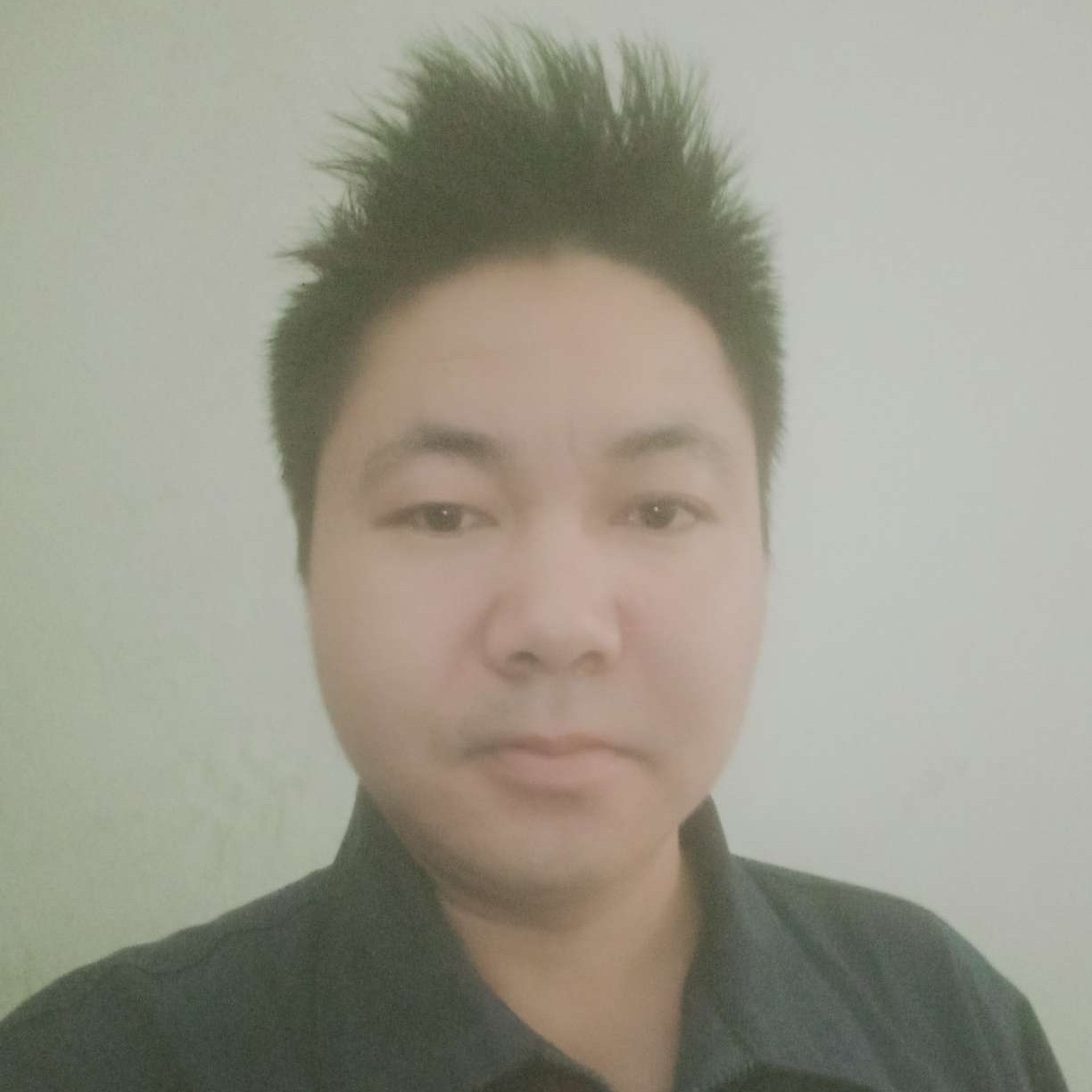 粗犷的帅哥的照片