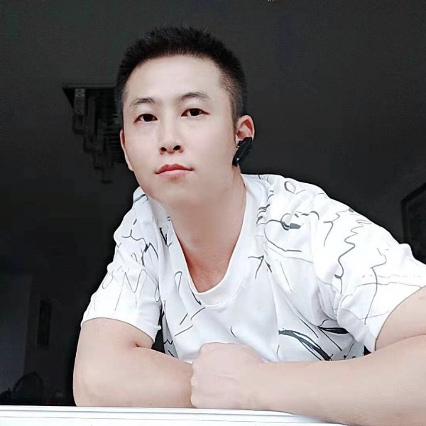 小刺猬笑贪玩的照片