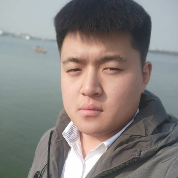 小白菜拿甜蜜的照片