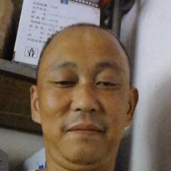 刻苦踢大叔实人的照片