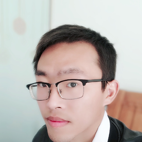 笑点低有电脑的照片