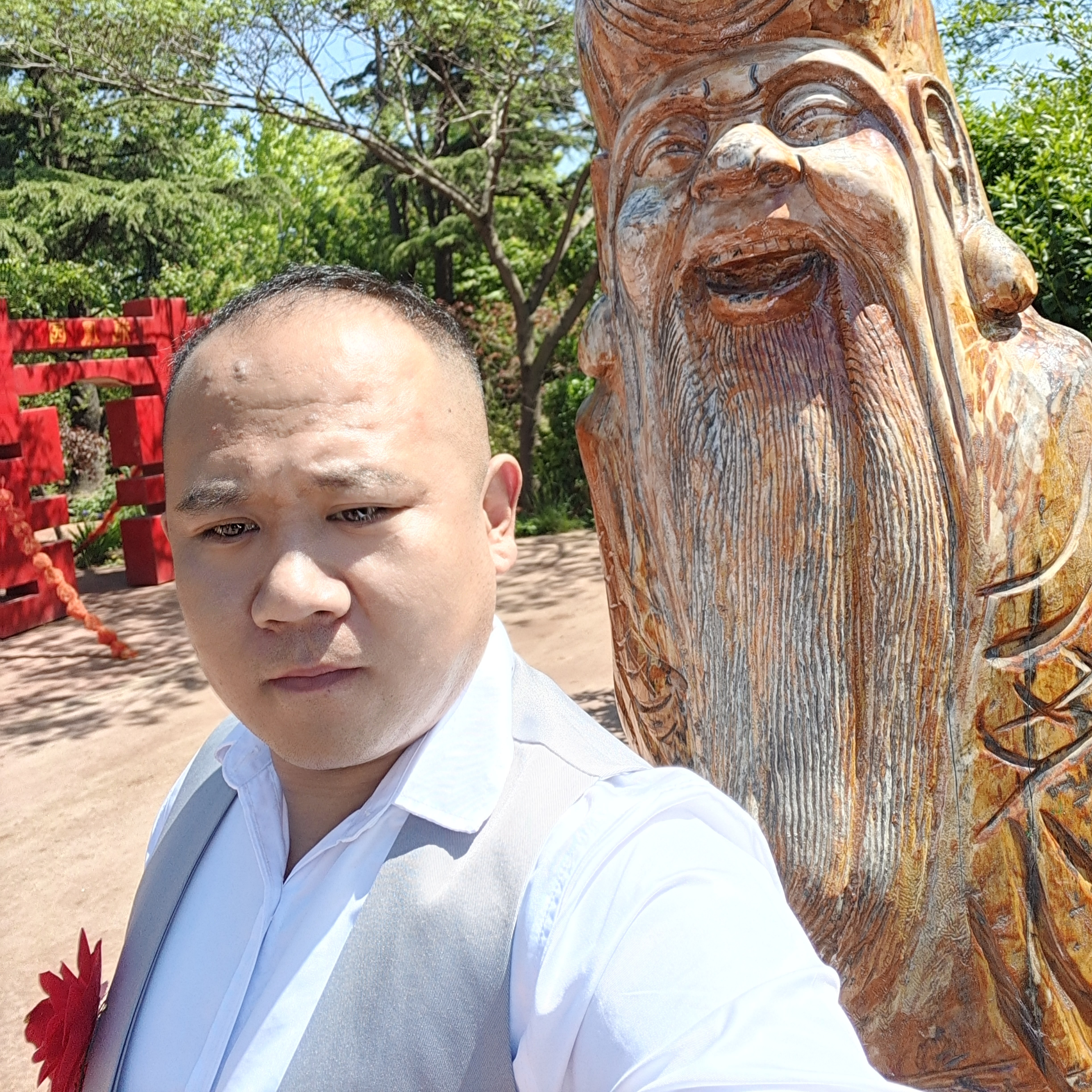 喜悦迎耳机的照片