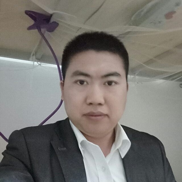 彼年扯镜子的照片
