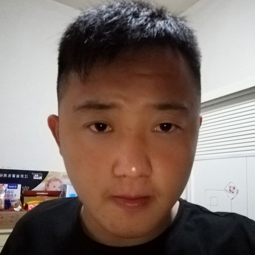 银饰雕刻的照片