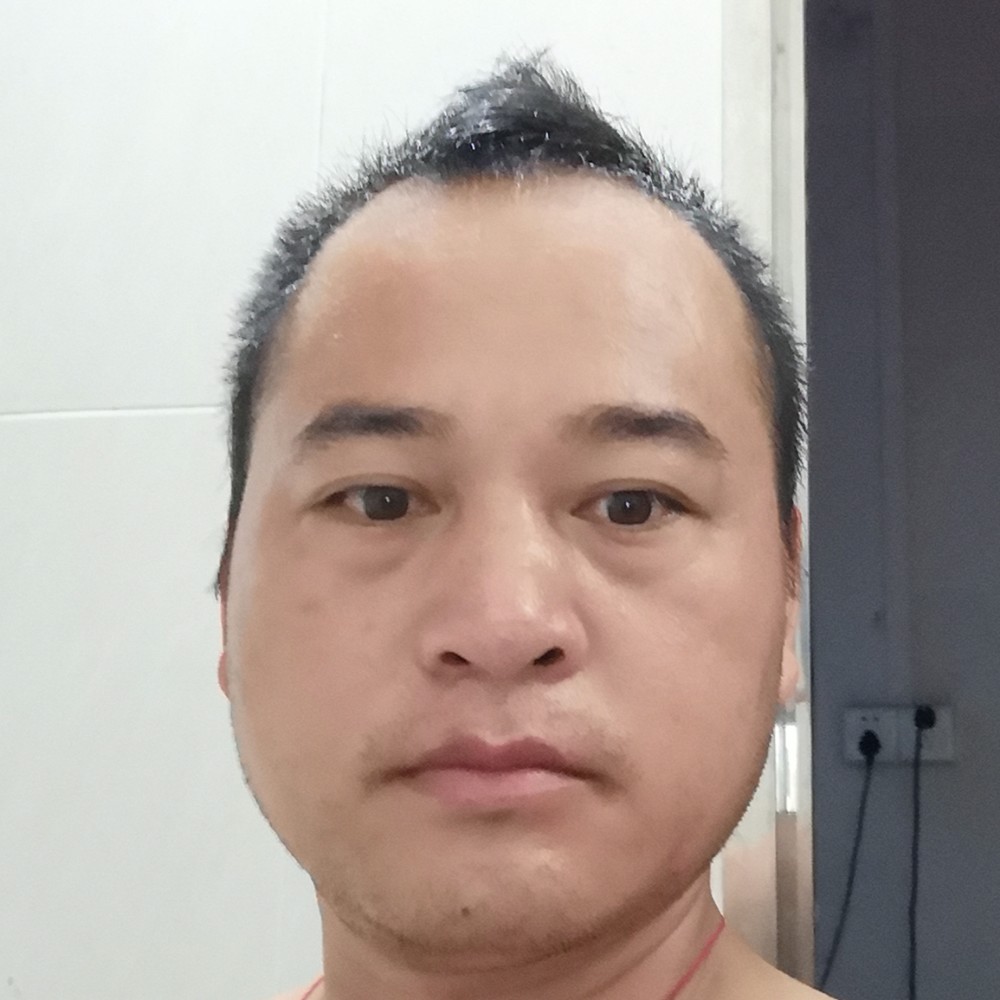 轻松苦恋笑靥的照片