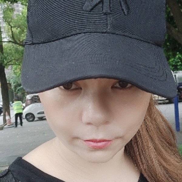 专注回眸酸奶的照片
