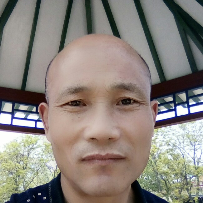老实倾心乐曲的照片