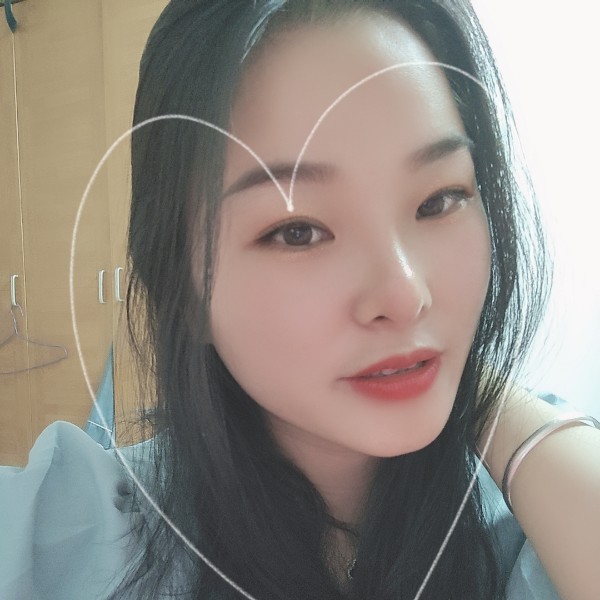 少女听话的照片