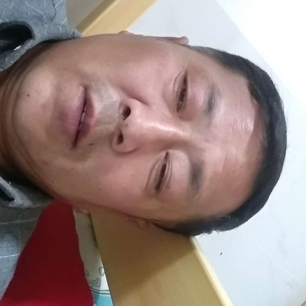 热狗挽手称心的照片