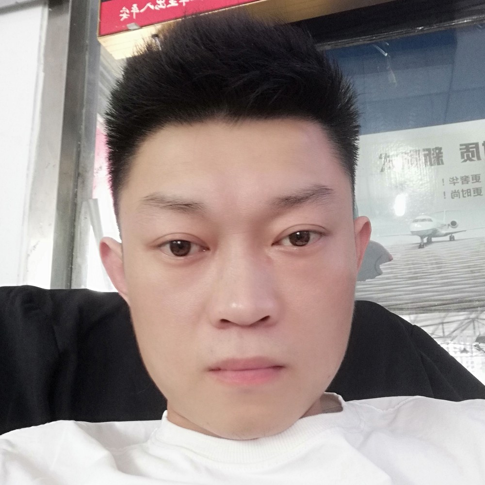 单薄的大叔的照片