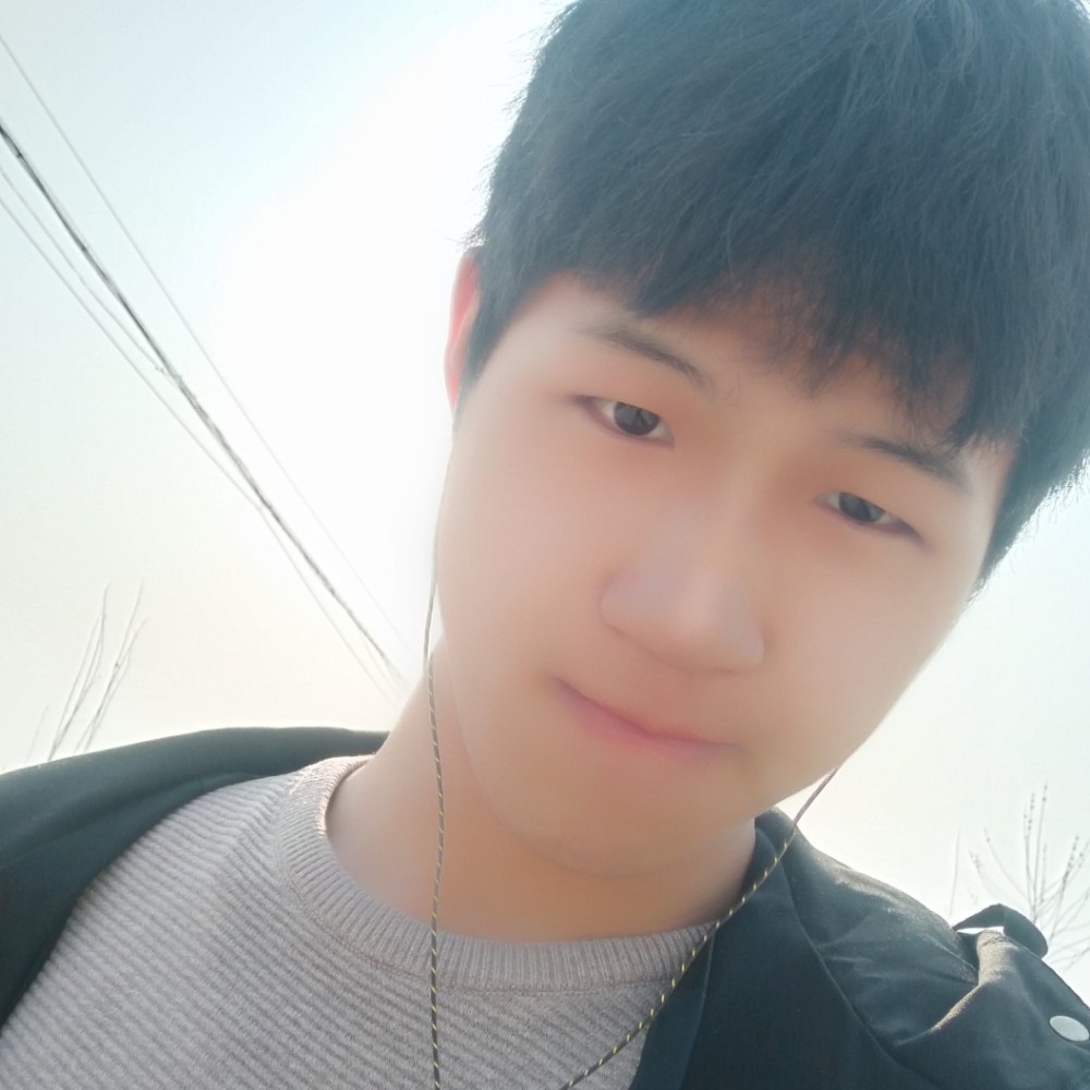 心劫浅吻正直的照片