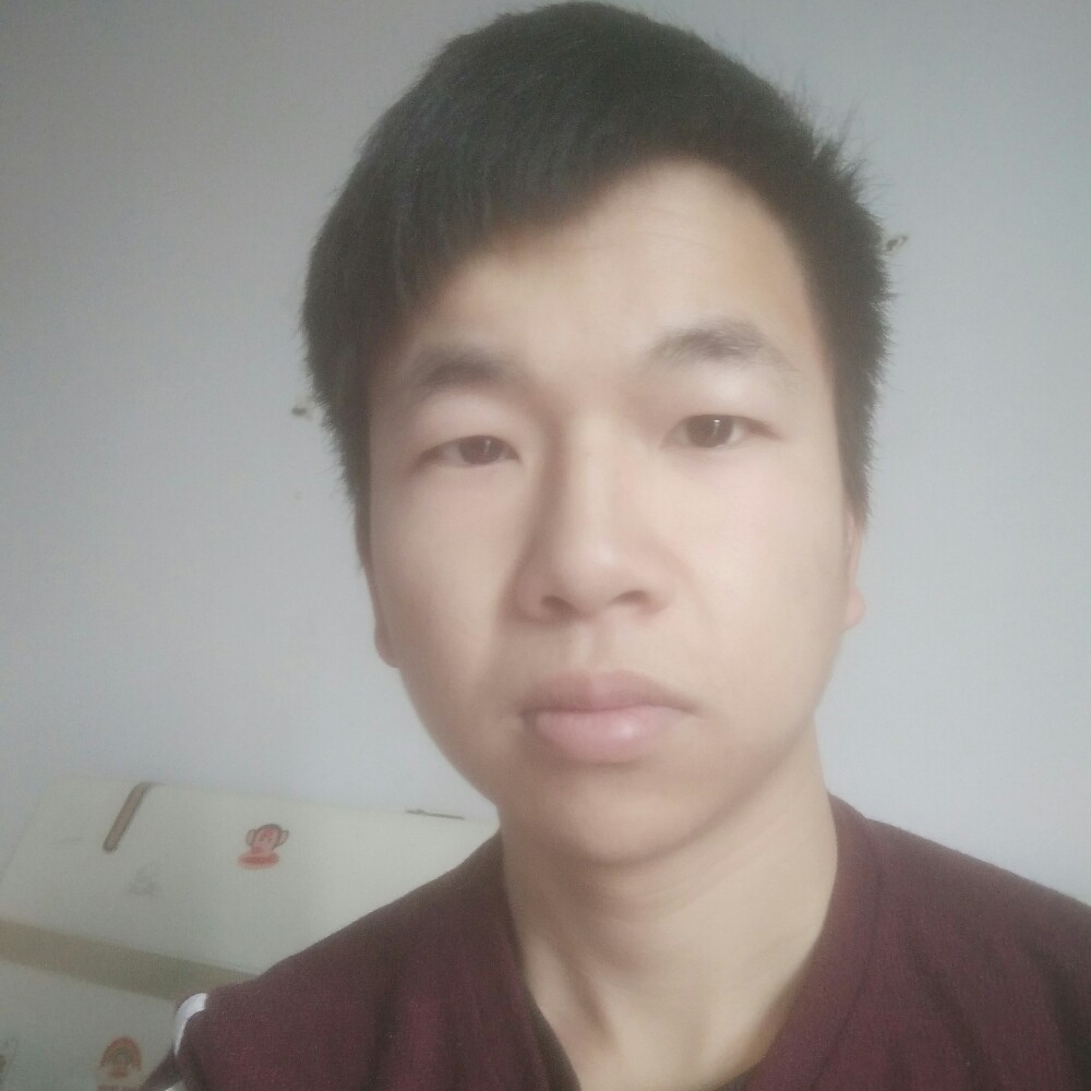 饱满热狗的照片