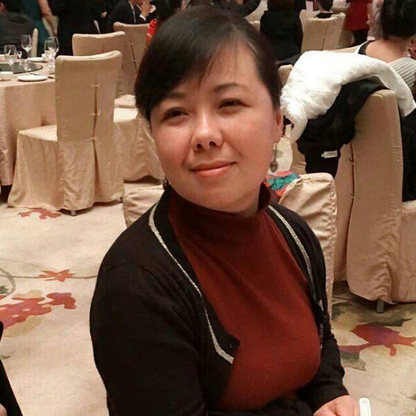 殷勤高跟鞋的照片