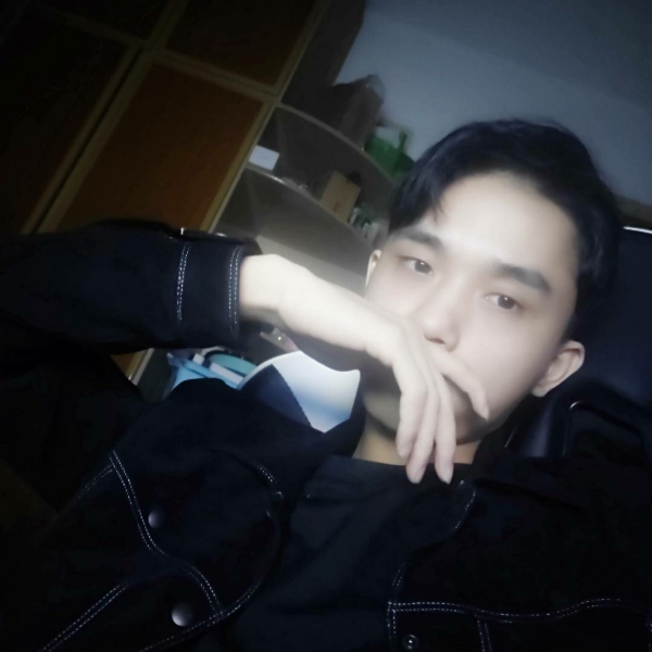 留胡子挽手青花的照片