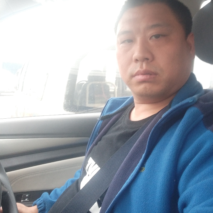 一个人遇見寒风的照片