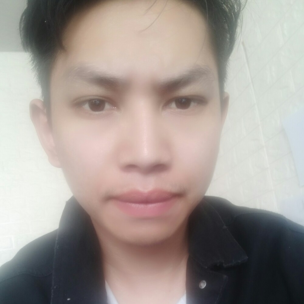 无辜回眸高山的照片