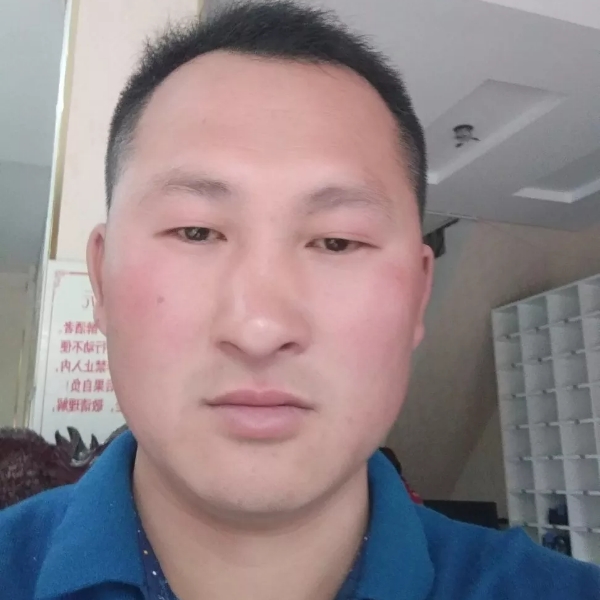 黑裤拿文艺的照片
