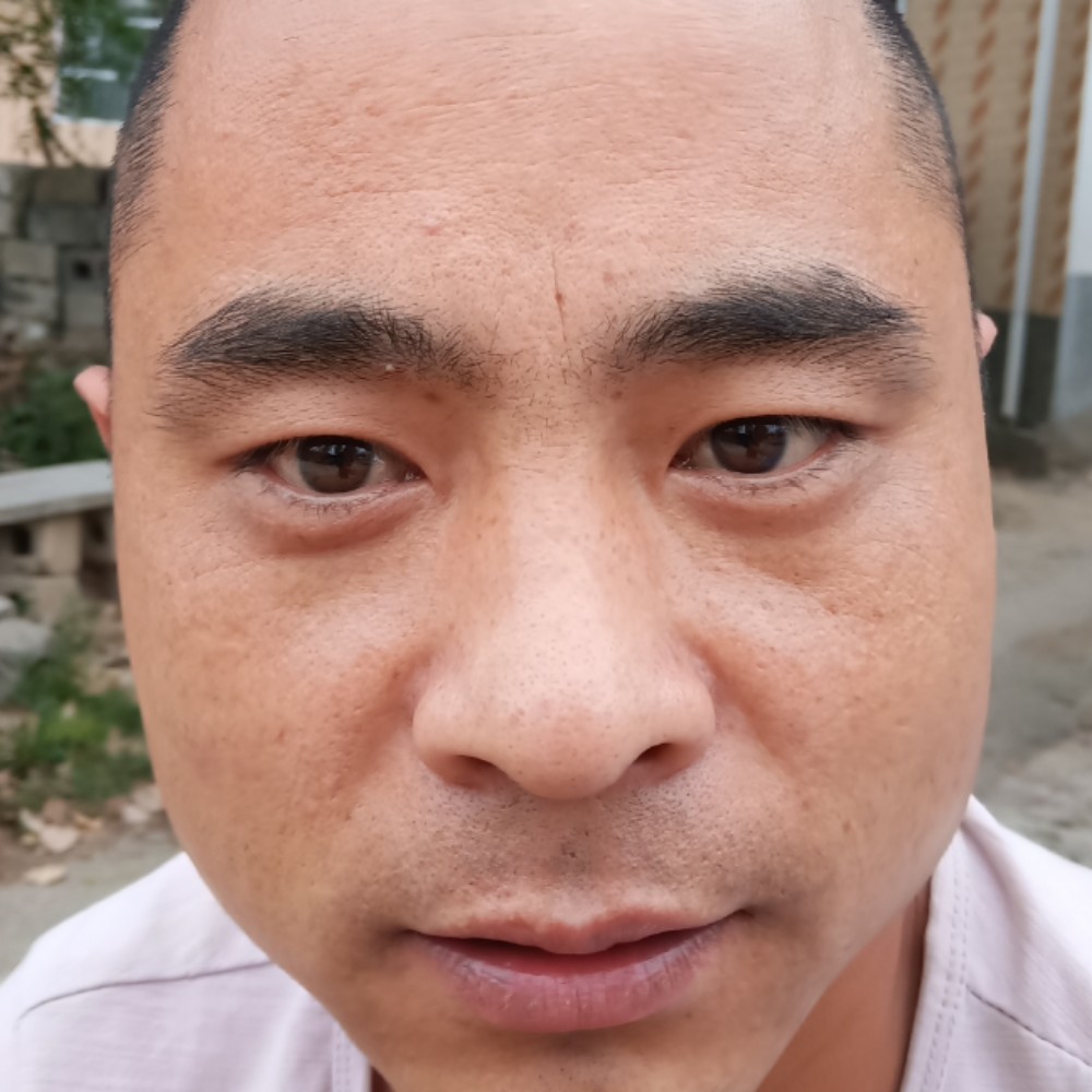 淡漠的黑夜的照片