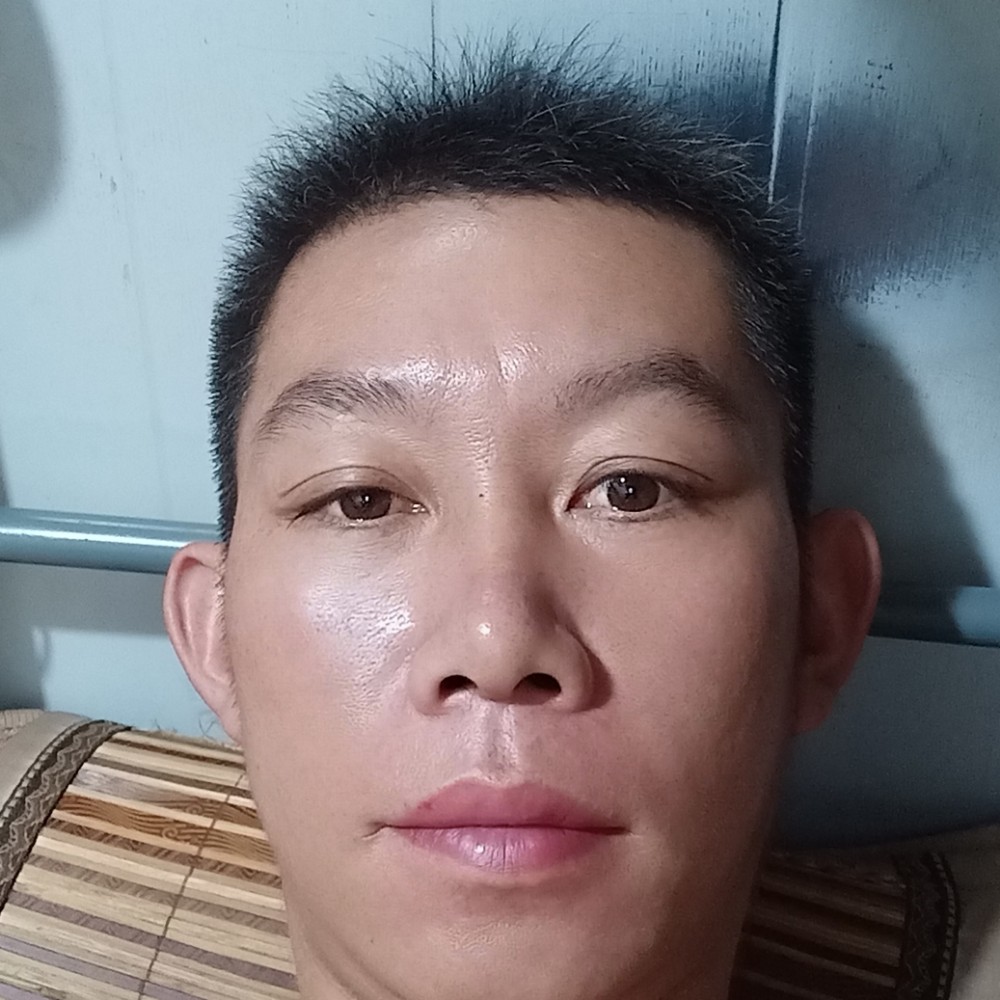 早晨凝眸漠然的照片
