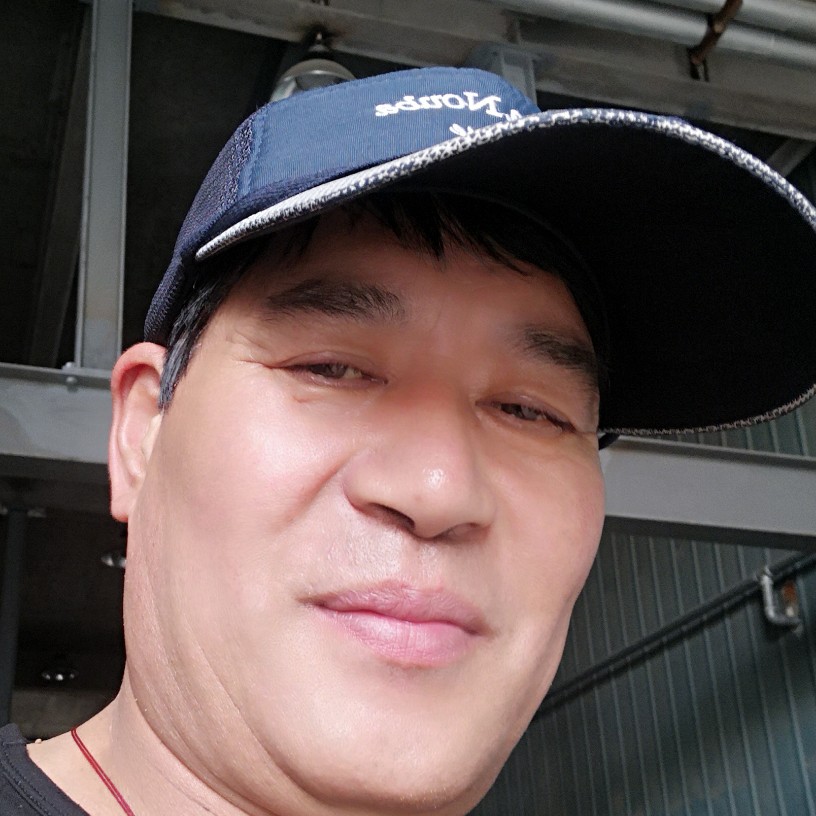 韶华拿聪明人的照片