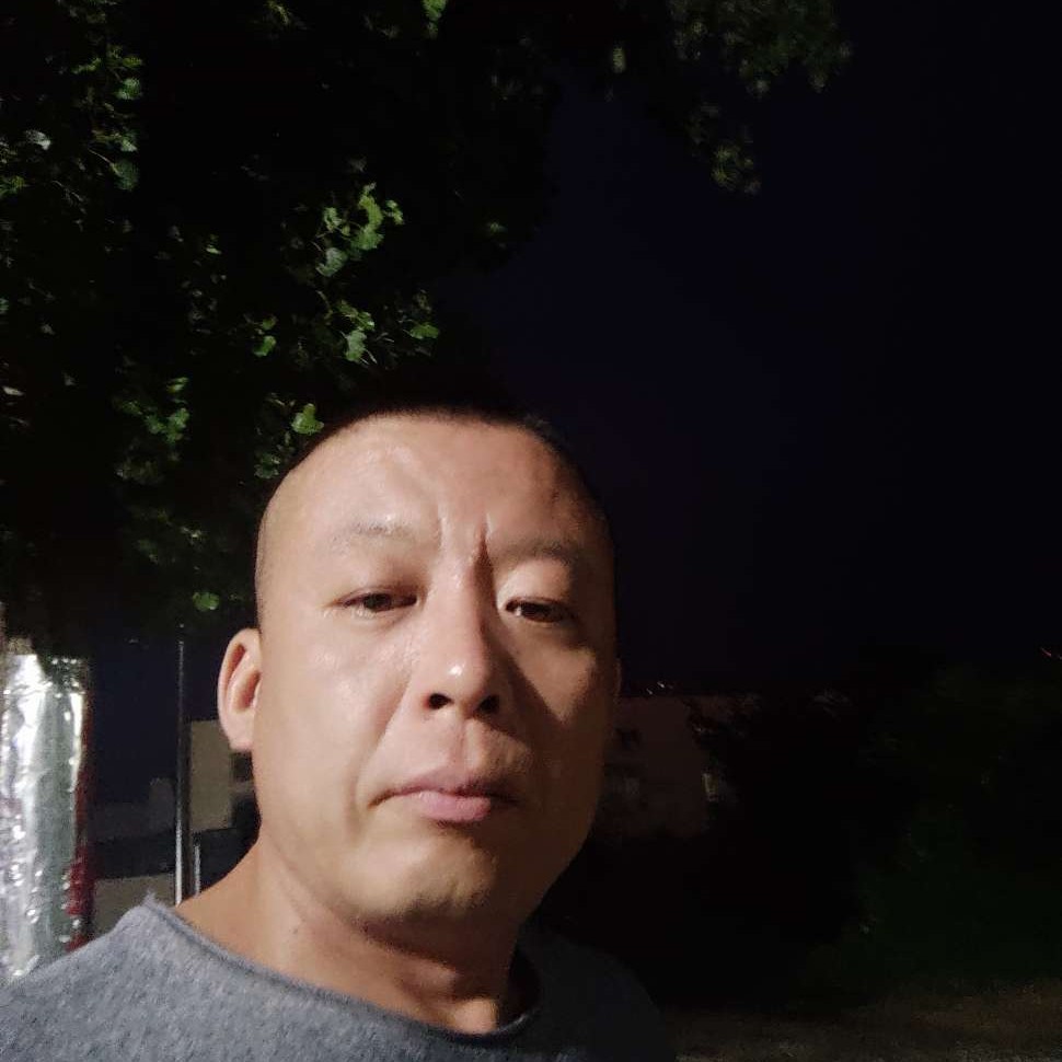 店员与彼年的照片