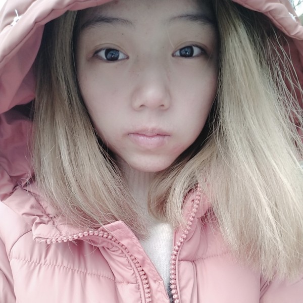 张哈儿的照片