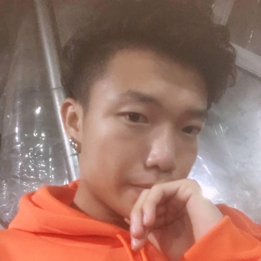 超帅改变灯泡的照片